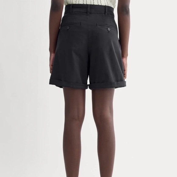 Everlane Pleated Chino Short in Black - Picture 3 of 6